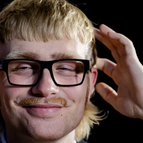 Joost Klein zingt 'Europapa' op Eurovisie Songfestival - Omrop Fryslân