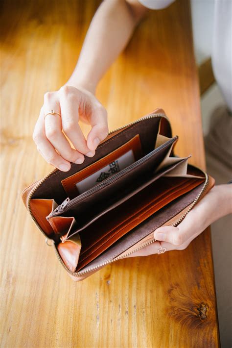 dompet panjang kulit wanita aleta gayatri wallet tas kulit