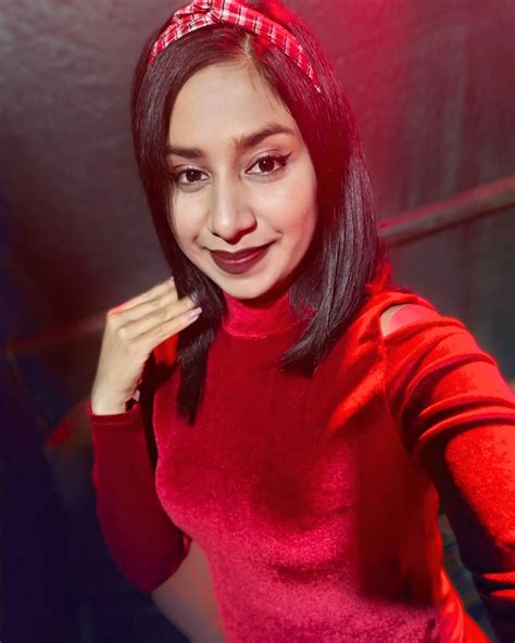 Roxana Del Pilar-Oficial - La primera del 2025🥰 Saludos🤗💕 | Facebook