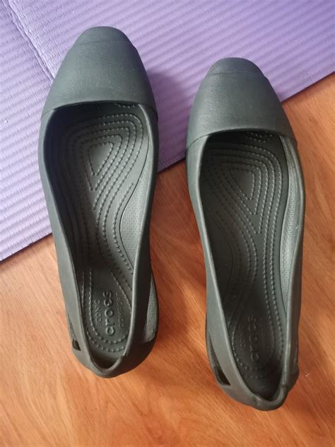 Iconic crocs comfort, Women's Fashion, Footwear, Sandals on Carousell
