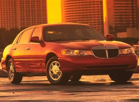 1999 Lincoln Town Car Price, Value, Depreciation & Reviews | Kelley ...