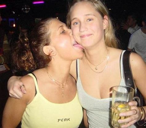 Drunk Party Girls (48 pics)