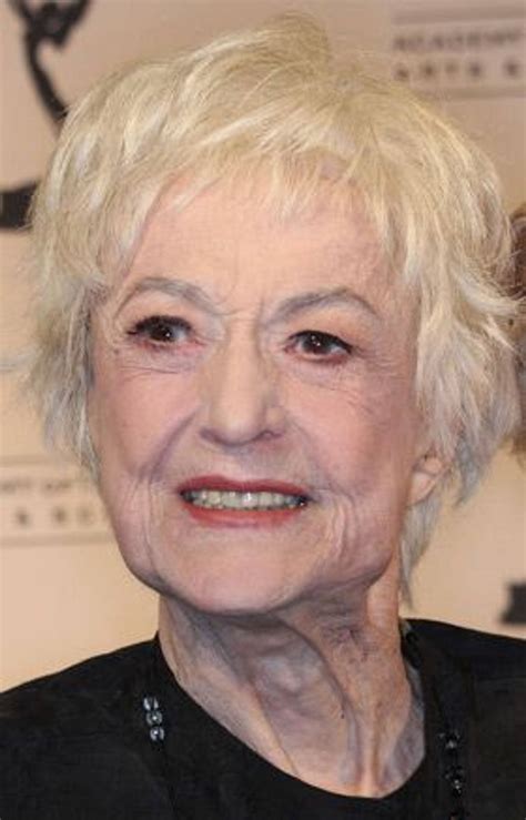 Download Bea Arthur 2008 Academy Television Hall Of Fame Wallpaper