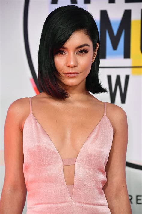 Vanessa Hudgens’ Face-Framing Layers | Short hair styles, Cool short