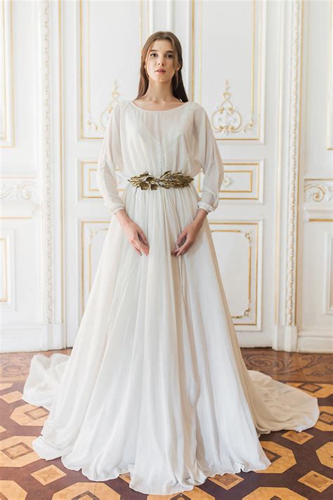 Épinglé sur Modest wedding dresses