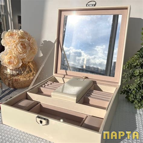 Шкатулка с зеркалом на замке Разместит в себе и сохранит все самое ...