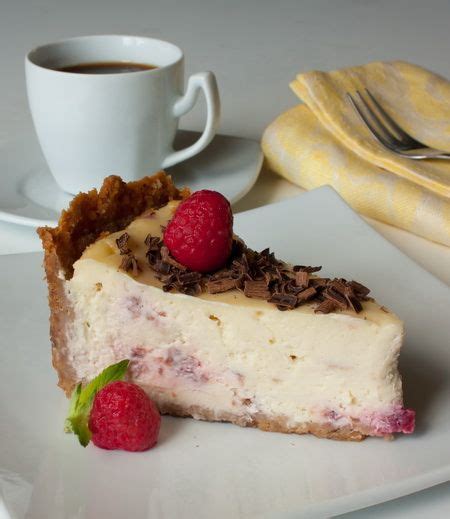 Рецепт малинового чизкейка с белым шоколадом с фото пошагово на Вкусном ...