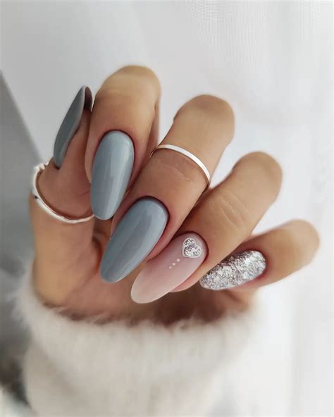 30 Latest Grey Nail Ideas With Glitter To Try In 2024!