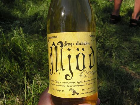 Bildet : vin, flaske, øl, ølflaske, mjød, middelalderen, alkoholholdig ...