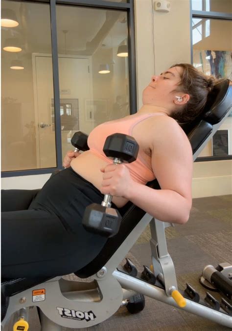 Linnea🍑 (@musclemommycosplays) - Urlebird