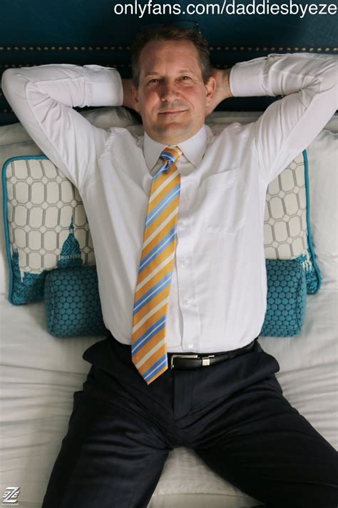 X | Ropa casual de hombre, Hombres en uniforme, Hombres maduros