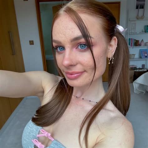 Mia (@miaslifeofficial) • Threads, Say more
