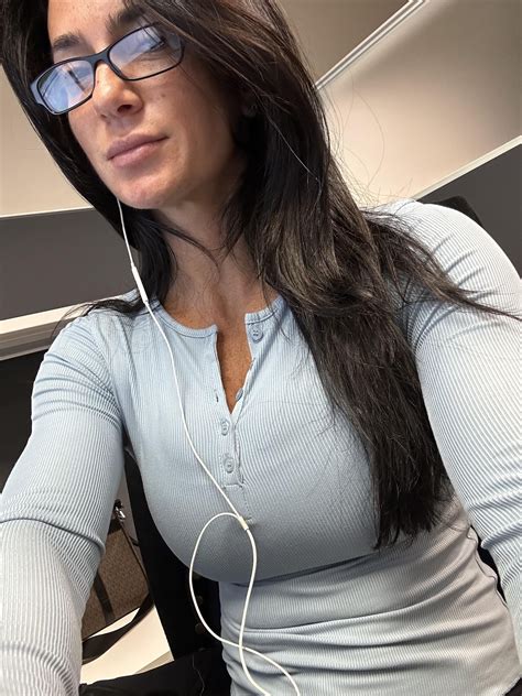 Hot and Nerdy : r/MarinaJoelle