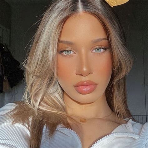 𝓢𝓾𝔃𝓲 𝓟 (@suzipofficial) | Snapchat Stories, Spotlight & Lenses