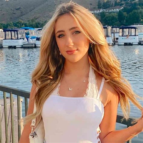 Ava Kolker | Teen girl fashion, Ava, Girl meets world