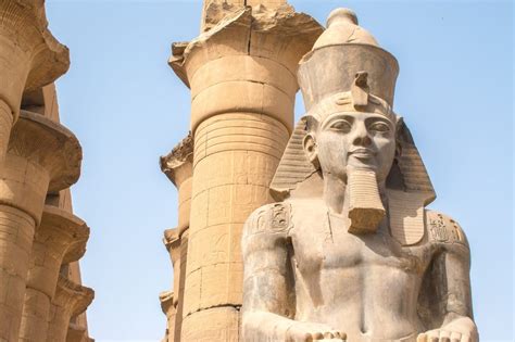 Statue samlet efter næsten 100 år: Arkæologer finder farao Ramses II’s ...