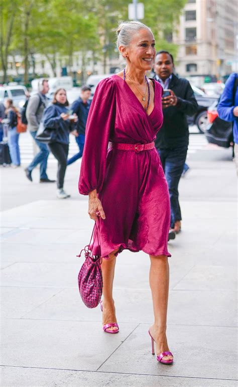 Sarah Jessica Parker w fuksjowej sukience na planie drugiego sezonu „I