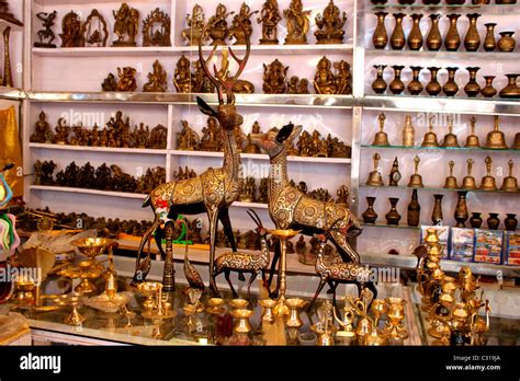 Shops handicraft hi-res stock photography and images - Alamy