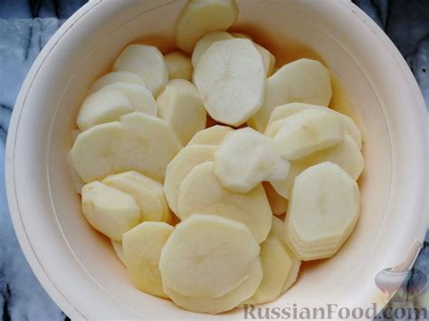 Рецепт: Картофель, запечённый с фаршем, помидорами и сыром на ...