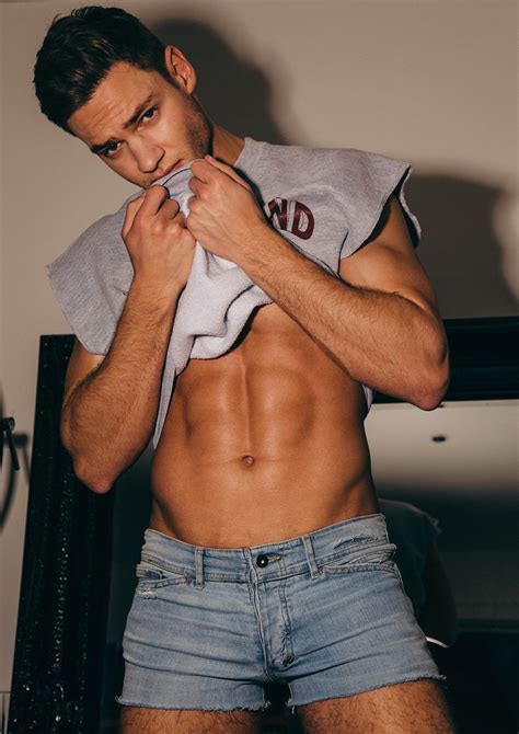 Tobias Reuter | Scrolller