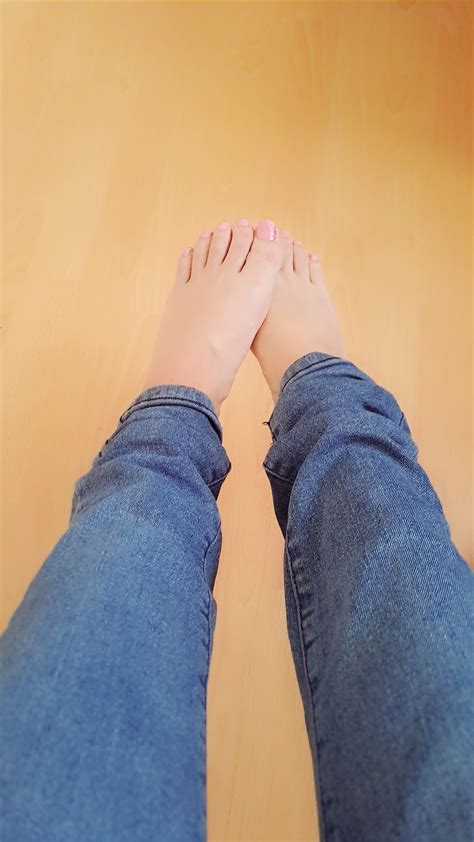 My small feet : r/TGirl_Feet