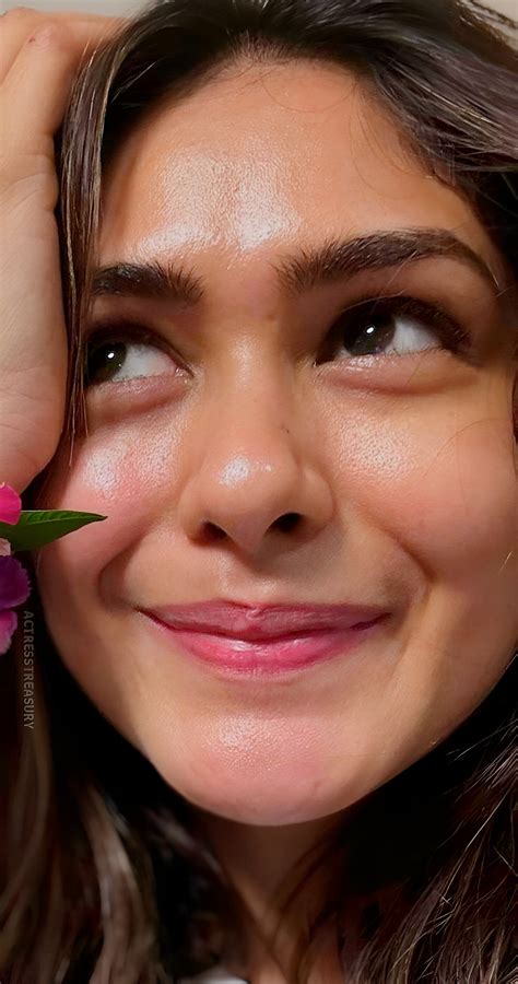 Unmasking Her Elegance in Close-Up:Mrunal Thakur in 2025 | Actress