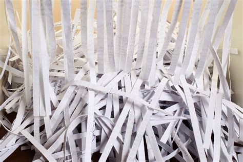 Ile kosztuje niszczenie dokumentów? Od czego zależy jego cena? - Esbud