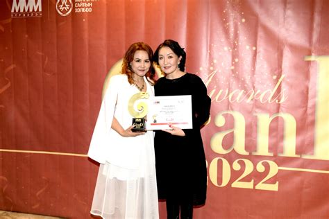 “GRAND AWARDS” наадмын шилдгүүдийг шагналаа