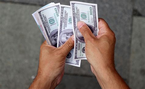Стал известен курс доллара на выходные в России - Свободная Пресса ...