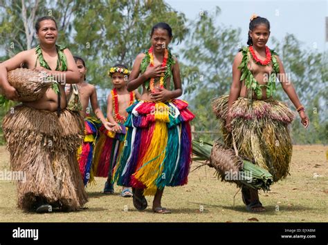 Micronesia yap women people hi-res stock photography and images - Alamy