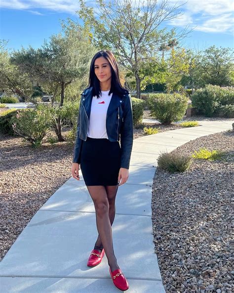 Lilly Lee (@lillymeepinlee) • Instagram photos and videos