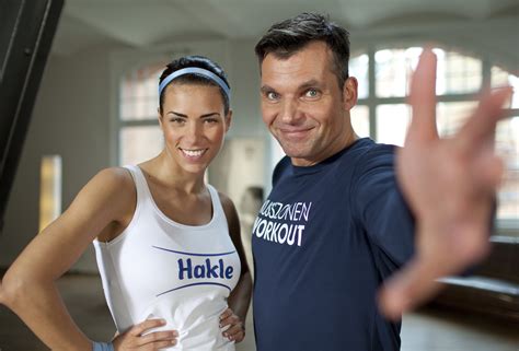 Hakle: Playmate-P(r)omotion für Kusszonen-Workout - HORIZONT