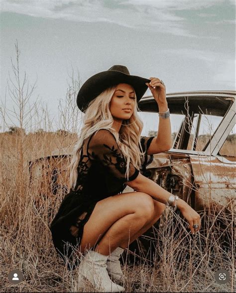 nashville outfit country style western photoshoot senior photo