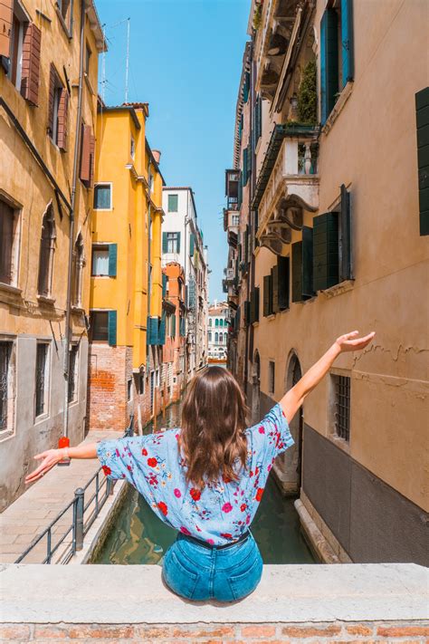 TRAVEL GUIDE: A COMPLETE GUIDE TO TRAVELLING IN 2022