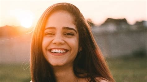 Cara Bahagia Menurut Negara Paling Bahagia di Dunia - VIPPelangi Lounge
