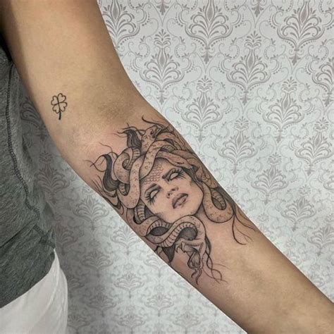 21 Tatuagens de medusa: Inspiração e significado surpreendentes