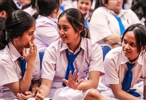 Wow Bikin Viral! Segerombolan Siswi SMA Tarakanita 1 Bikin Tik Tok ...