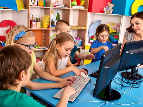 Jogos Educativos De Informática - Juego De La Enseñanza De La Informática Para Los Niños Foto de archivo ...