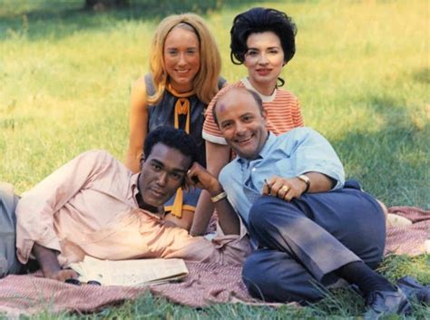 Cast of "Night of the Living Dead" having a nice time on the set (1967 ...