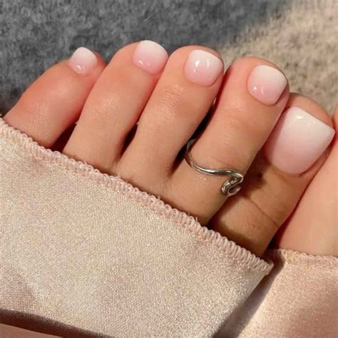 20 Spring Pedicure Ideas to Wear on Repeat