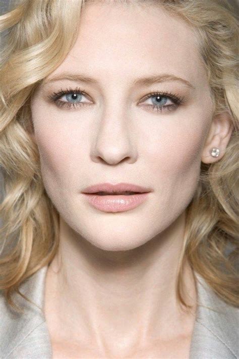 Base viso, pelle perfetta in 6 step | Celebrity makeup looks, Celebrity