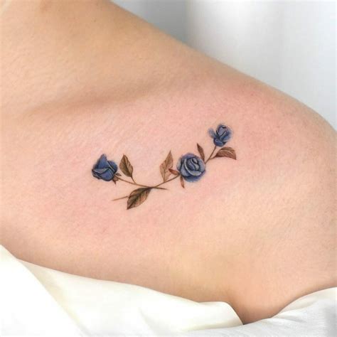 Share 74+ rose tattoos on the shoulder - in.cdgdbentre