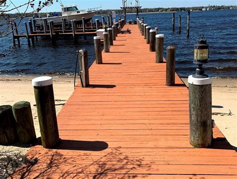Dock Staining