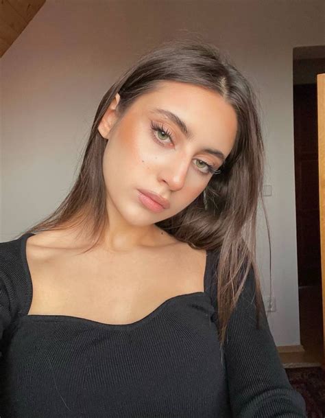 Saanvi 💗 | Стиль одежды, Идеи для фото, Красотки