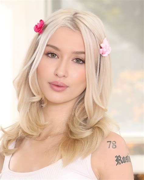 Emma Rosie (Model) Wiki, Age, Net Worth, Husband, Family, Videos & Photos