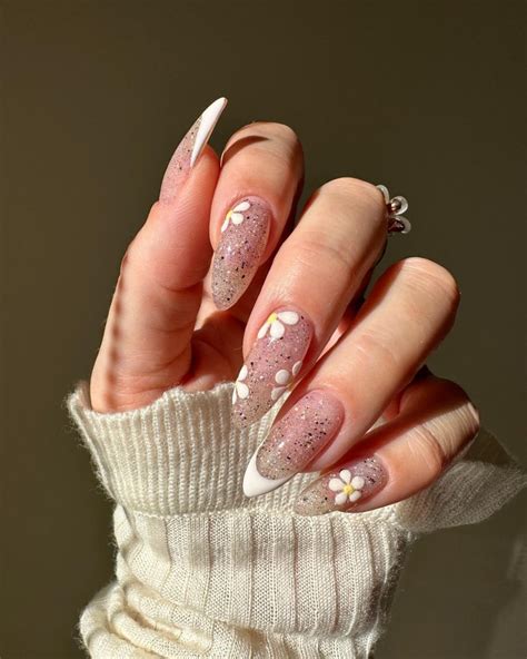 Los 12 Mejores Colores De Uñas De Verano Para este 2024 - DECORAMANO
