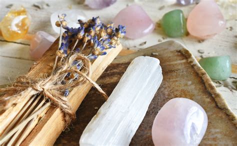 What to Sleep With Under Pillow: Garlic, Crystals, & More | Saatva