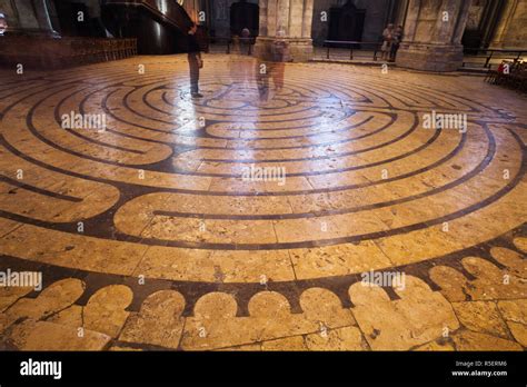 Labyrinth, chartres cathedral hi-res stock photography and images - Alamy