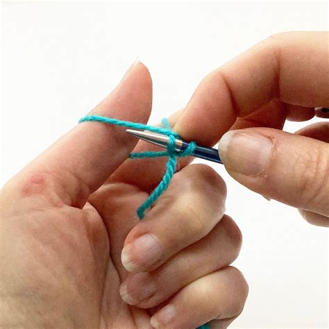 tutorial - working the long tail cast-on - La Visch Designs