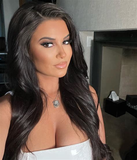 Rachel Bush Snaps A Selfie In Her Little Brown Dress